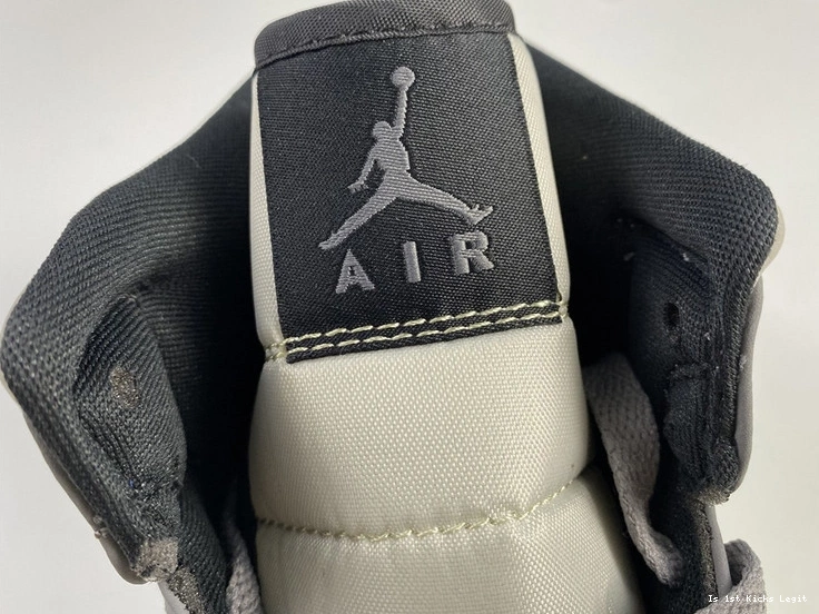 Mid 1 Volt 554724-072  Gunsmoke Jordan 0520